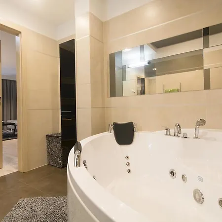 Kings - Skawinska Daire *